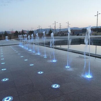 全新圣仑广场喷泉设计合理,旱喷泉