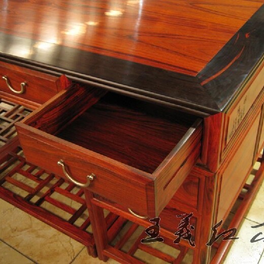 山东济宁红木家具王义红木大红酸枝办公桌自然纹理清晰,古典书桌
