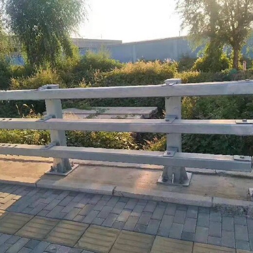 新疆桥梁不锈钢防撞护栏,防撞护栏类型