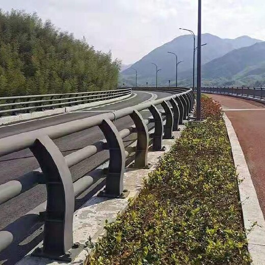 福建桥梁护栏多少钱一米