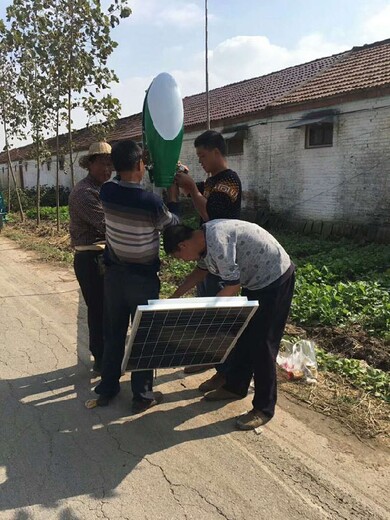 衢州龙游县太阳能路灯6米7米8米厂家价格