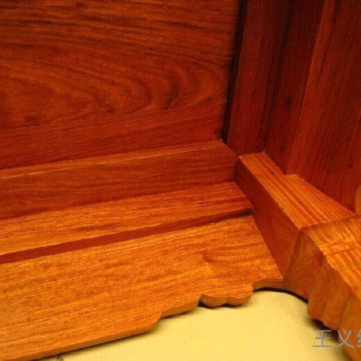 王义红木酸枝架子床,青岛鲁班工艺王义红木老挝大红酸枝双人床贵在品质