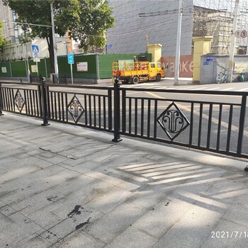 普通人行道护栏市政栏杆机动车道隔离栏款式
