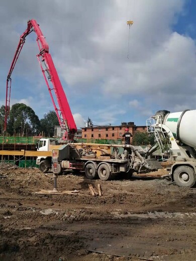 贵州遵义水混凝土砼输送泵二次浇筑泵车载泵拖泵地泵出租