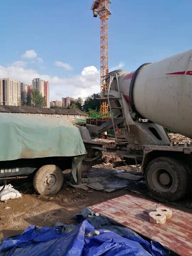 三一车载泵,云南西双版纳勐海混凝土砼输送泵二次浇筑泵车载泵拖泵地泵出租