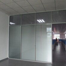 深圳坪山新區美隔辦公玻璃隔斷設計要求圖片