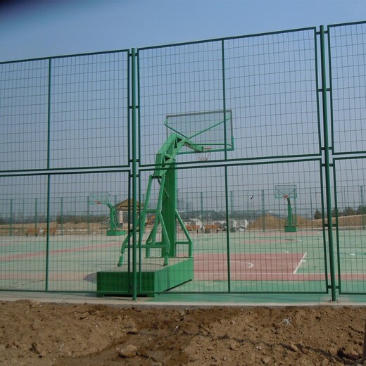 云南定制篮球场围网表面处理方式,运动场围网