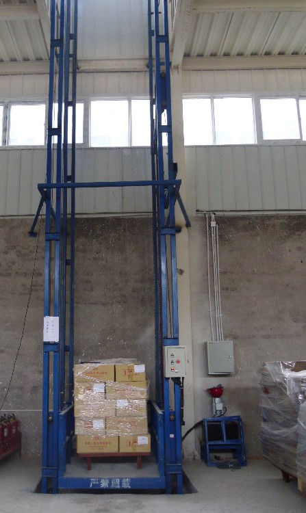 山东鸿安机械厂房液压货梯,微型山东鸿安机械导轨式升降机安全可靠