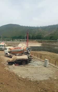 云南香格里拉建筑工地桥梁混凝土砼输送泵电泵包月出租租赁