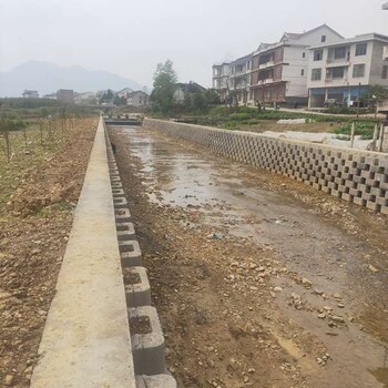 辽宁锦州河道仿石挡土墙生产厂家，仿石护坡
