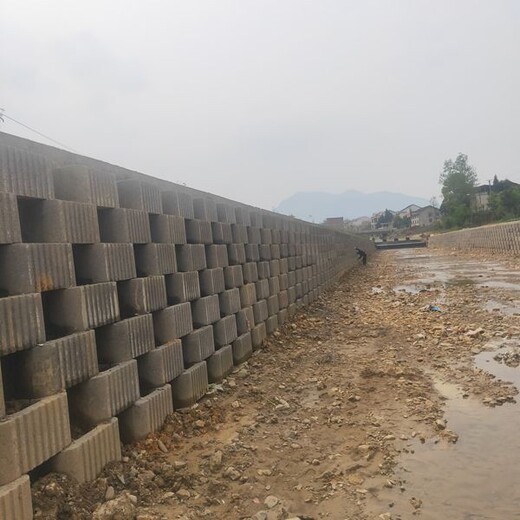 湖南郴州仿石挡土墙多少钱仿石护坡