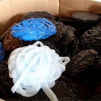 江门PE塑胶回收2022年黑色PC水口料回收价格,塑胶水口料回收