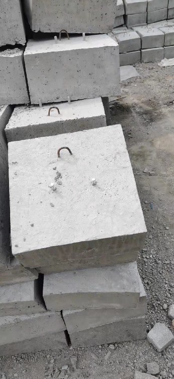 天津联系方式预制水泥灯杆底座生产加工,水泥墩