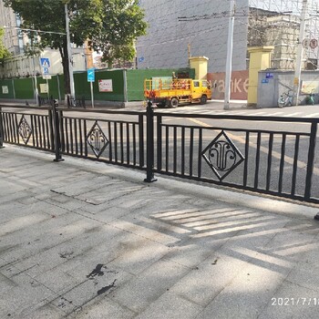 广西南宁邕宁销售市政人行道黑色镀锌栏杆价格,人行道防护栏杆