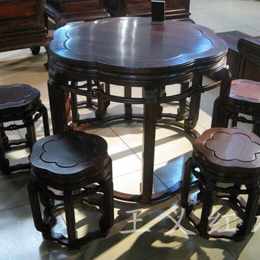 青岛艺术创作王义红木大红酸枝餐桌设计新颖,古典餐厅餐座椅