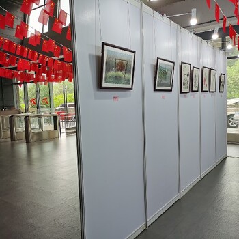上海务美白色画展挂画板,衢州制作上海务美务美牌白色八棱柱挂画展览板厂家