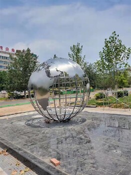 發(fā)光鏤空球雕塑鏡面地球儀雕塑圖片