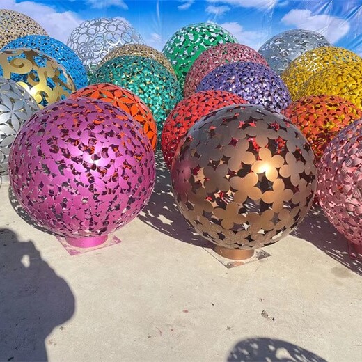 山東鏤空球雕塑造型,金屬球雕塑