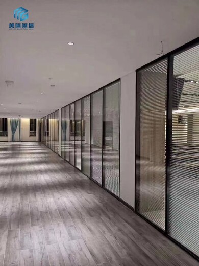 肇庆办公室分格式玻璃隔断多少钱一平米,办公室双层玻璃百叶隔墙