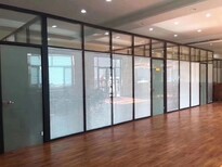 深圳内钢外铝玻璃隔断价格,办公室中空玻璃百叶隔断图片3