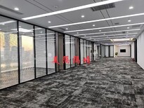 深圳内钢外铝玻璃隔断价格,办公室中空玻璃百叶隔断图片1