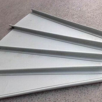 热门铝镁锰外墙板操作简单