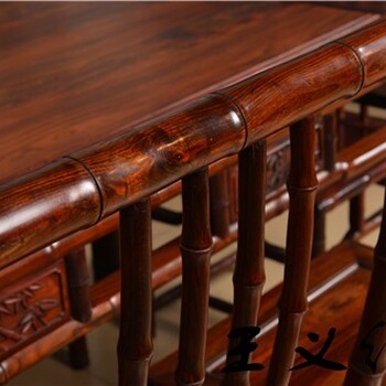 山东优雅大红酸枝餐桌造型美观,大果紫檀餐桌