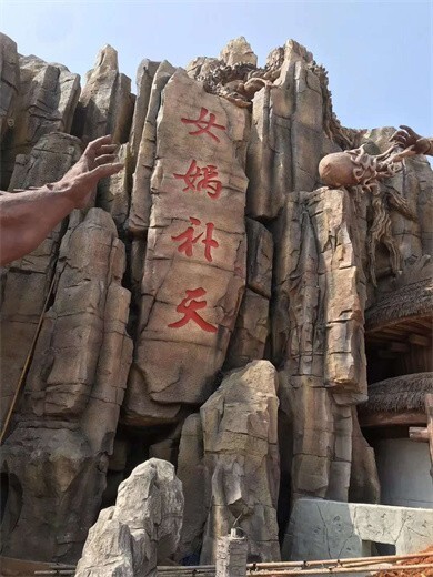 平舆县本地做假山水泥塑石仿真大门