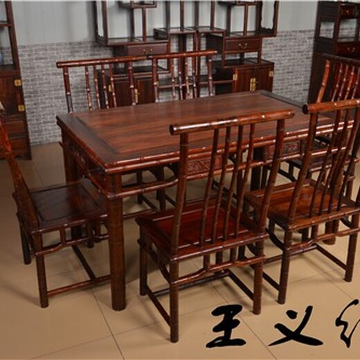 青岛时尚大红酸枝餐桌样式优雅,缅甸花梨餐桌