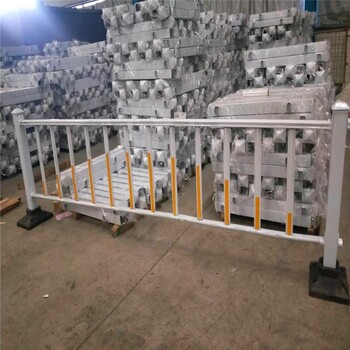 和田县合创通达铁艺护栏定做厂家,马路护栏
