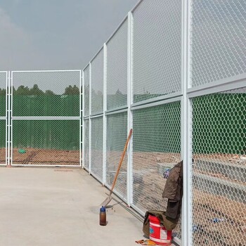 佳木斯喷塑篮球场围网表面处理方式运动场围网