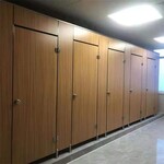 柳州城中公共卫生间隔断安装