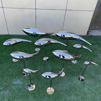 山东景观鱼儿群雕塑厂家直供,镜面鱼雕塑