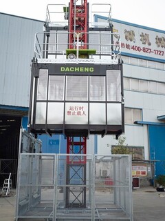 2吨载货施工升降机建筑工地施工升降机单柱双吊笼升降机图片2