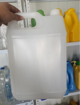 鹤壁大容量尿素桶加工多少钱,塑料尿素壶生产厂家