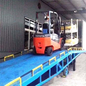 泰兴销售6吨8吨10吨12吨移动式登车桥液压装卸设备货柜装卸平台