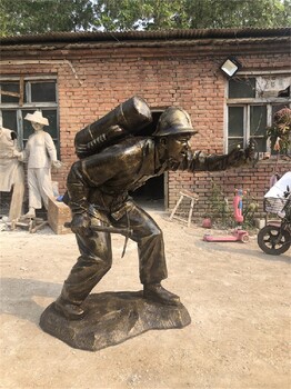 上海热门玻璃钢消防员雕塑摆件,消防主题雕塑