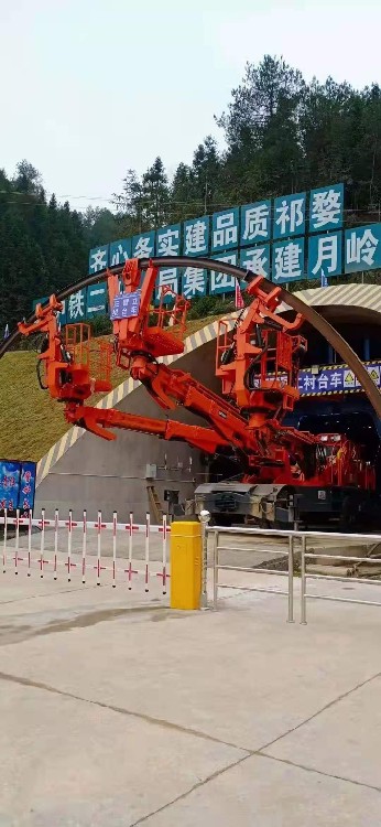 鑫通机械立拱设备,天津小型拱架台车结构