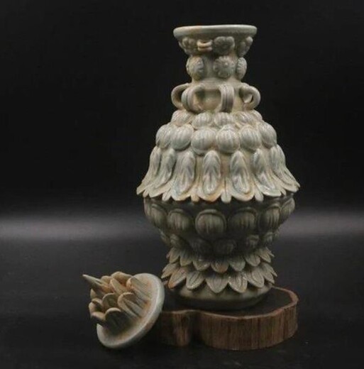 唐代三彩陶俑成交价,瓷器拍卖
