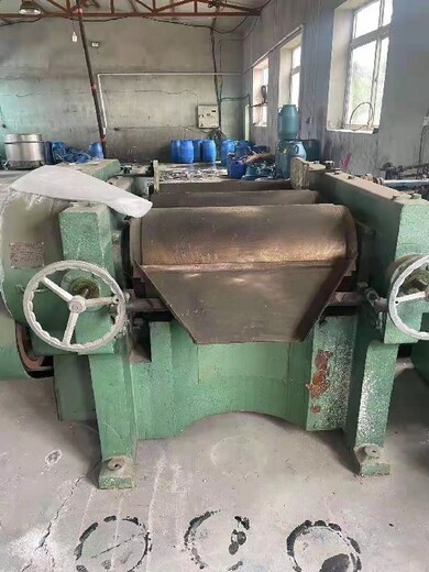 梁山振华回收涂料三辊研磨机,鄂州长期回收三辊研磨机