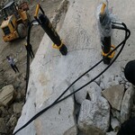 石料开采矿山裂石头机器