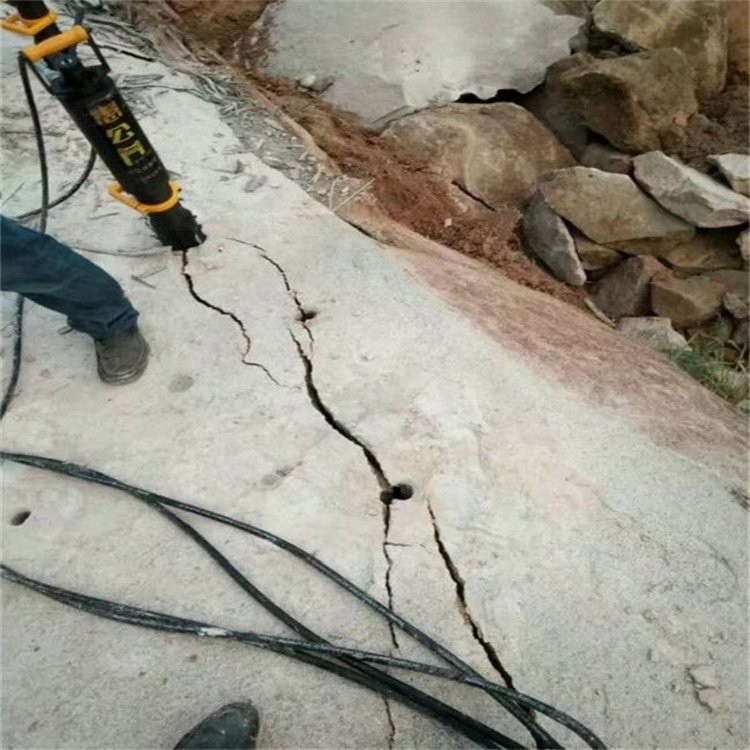 沁县愚公斧岩石破碎劈裂机设备