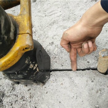 竖井石头开挖破石劈裂机