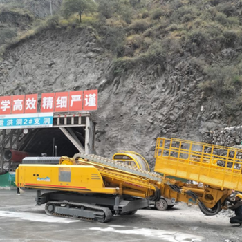 济宁鲁工机械隧道打孔钻机,内蒙古巴彦淖尔生产履带式隧道锚固钻机