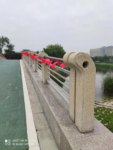 陕西桥梁护栏多少钱一米