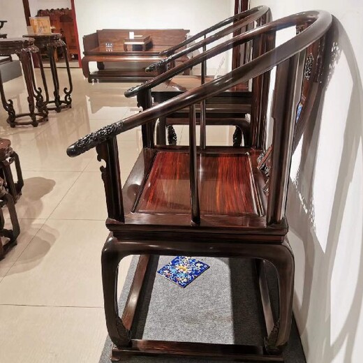 青岛传统王义红木大红酸枝椅子造型美观交趾黄檀桌椅