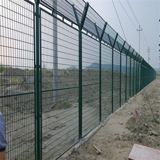 镀锌机场护栏网多少钱一平方,铝包钢机场隔离网