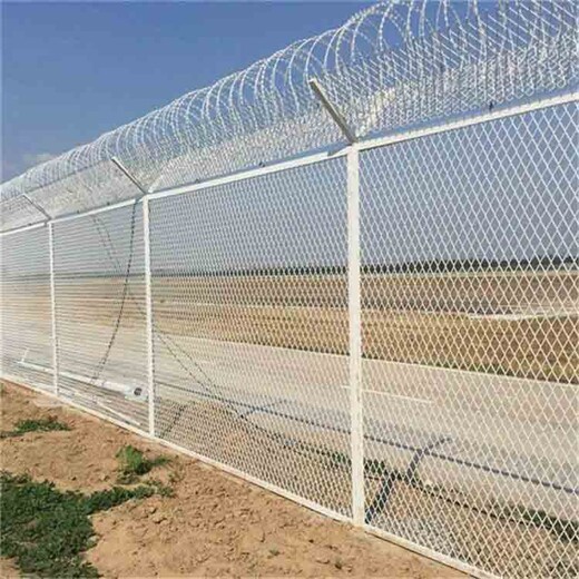 供应机场护栏网使用寿命,铝包钢丝网围界