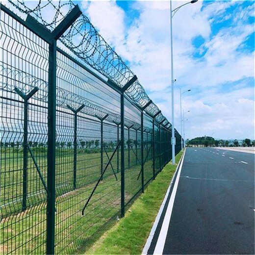 供应机场护栏网报价,铝包钢机场护栏