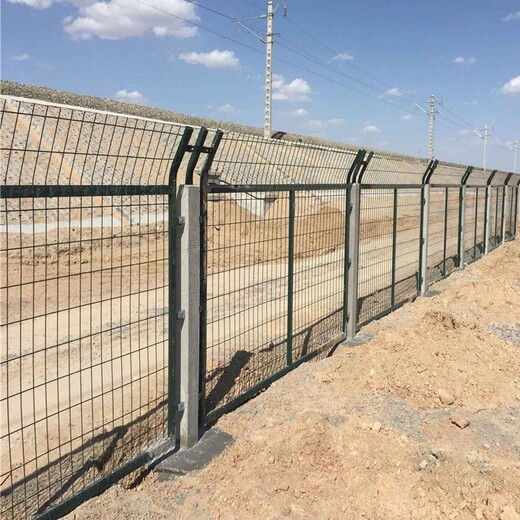 销售铁路防护栅栏供应商,铝包钢机场围界